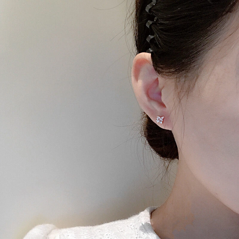 Tiny Gold Pave Cubic Zirconia Silver Flower Butterfly Stud Earrings Foto 2 de 2