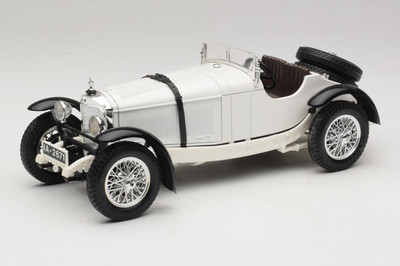 3009-P3 Mercedes SSK White & White BBurago 1/18