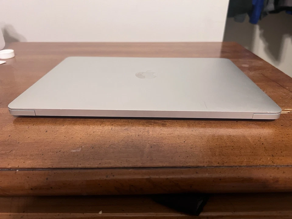 2020 Apple MacBook Air 13.3" M1 7C GPU 3.2GHz 8GB RAM 256GB SSD A2337 - Imagem 2 de 4