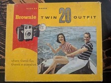 BROWNIE TWIN 20 OUTFIT Eastman Kodak Camera with Box 