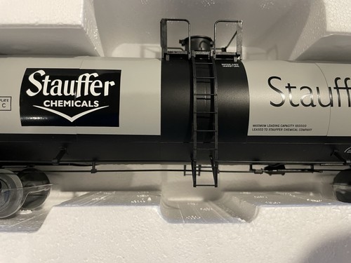 ATLAS O STAUFFER CHEMICAL 17,360 GALLON TANK CAR #8256-3 (3 RAIL) NIB - Picture 5 of 7