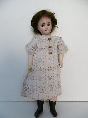 POUPEE (CABAR) BRUNE AUX YEUX BLEUS DE 42 CM