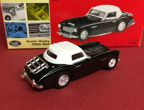 Vanguards 1/43 Austin Healey 3000 Mk2 NoVA05103 NMIB - Picture 4 of 8