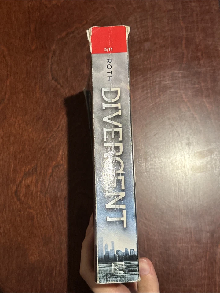 Divergent Advance Reader’s Edition - Image 2 of 4