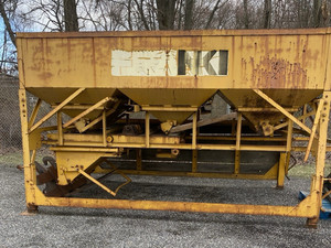 WINSLOW 23 TON CAPACITY LOW BINABATCH HOPPER / (3) 7-TON MATERIAL COMPARTMENTS