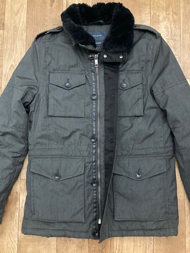 Chaqueta Parka Grande Zara Man Para Hombre Cuello de Piel Gris Acolchada con Cremallera y Botones - Imagen 11 de 13