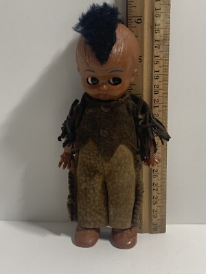Vintage Kewpie Typ Hartplastik Indianer Mohawk Schlafaugen Puppe