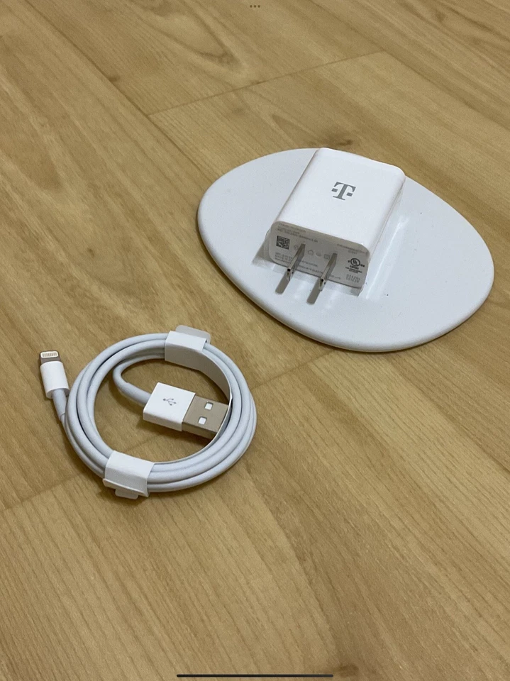 New original genuine T-MOBILE IPHONE 11&12 IPHONE 13 OEM LIGHTNIN WALL CHARGER - Image 2 of 4