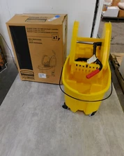 NEW Rubbermaid 8 3/4 Gal. WaveBrake Down Press Mop Bucket W/ Wringer  NEW