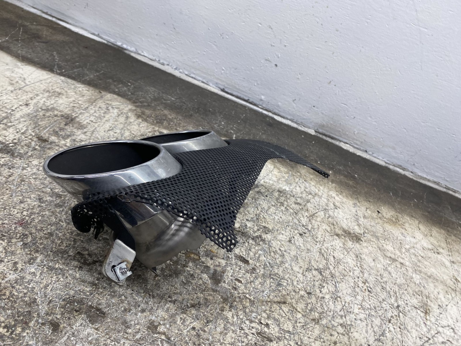 Maserati Levante 2017-2024 rear/right Muffler
