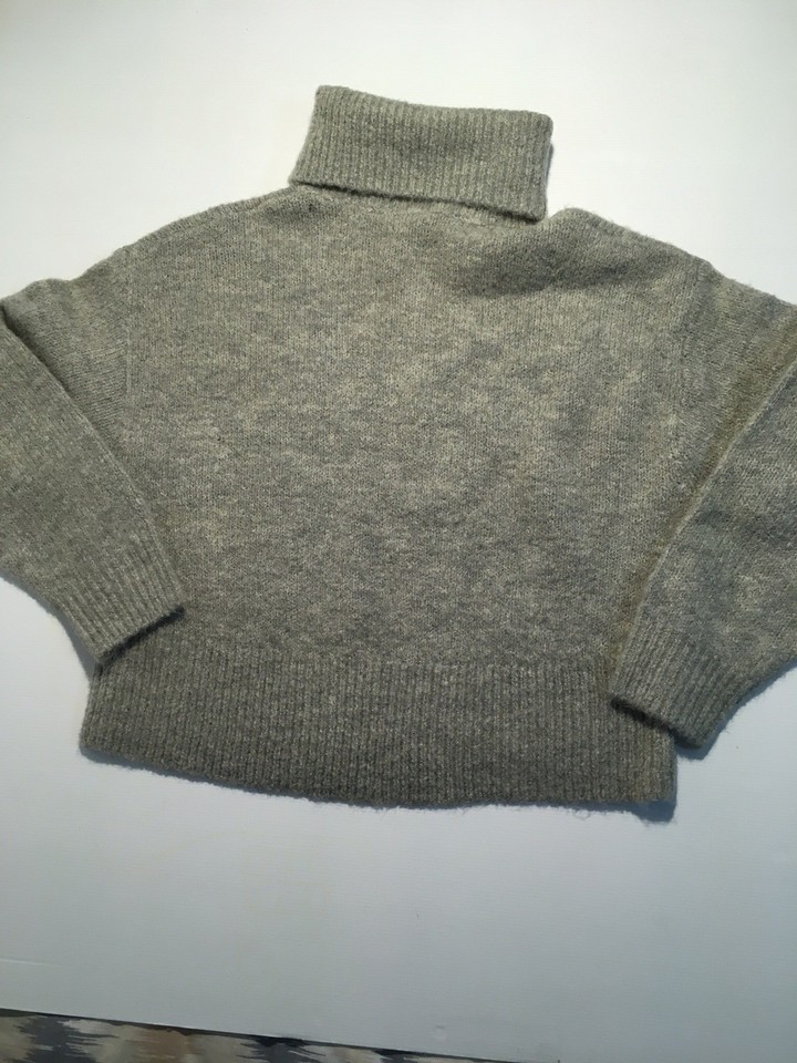H&M Oversized Turtleneck Jumper Size Small Grey Knit Sweater Cozy Warm
