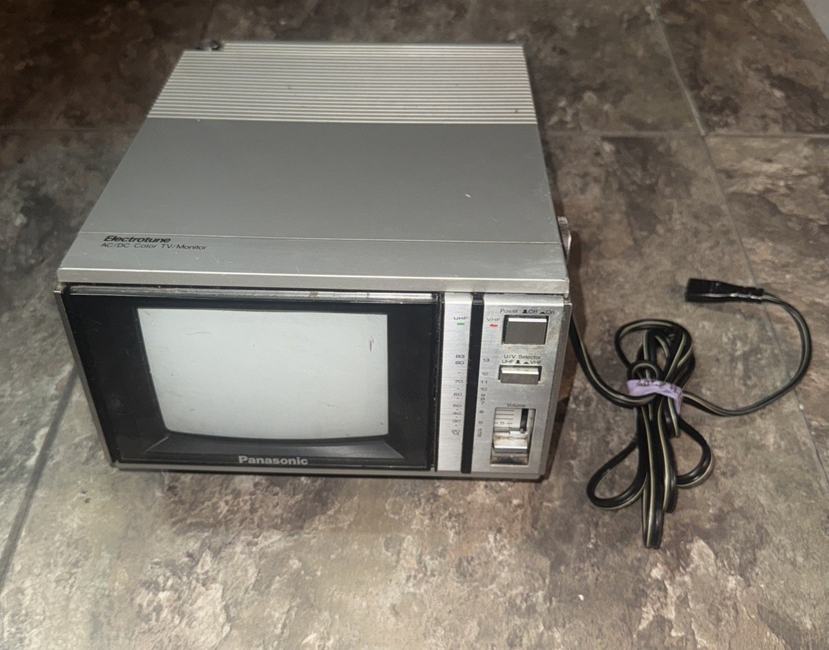 1983 Panasonic Vintage Retro Gaming Color TV CT-1110B Collectible