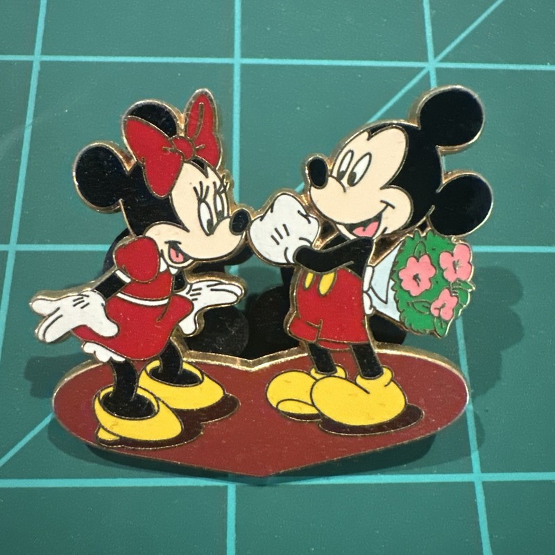Disney Mickey & Minnie Mouse Valentines Day  Flowers Pin