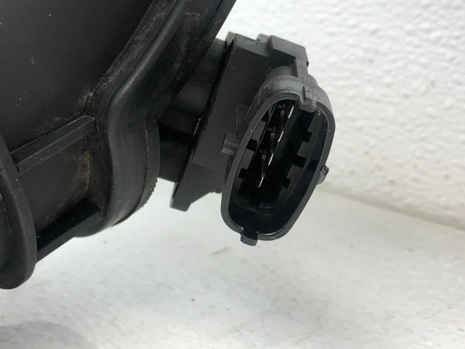 2014-2020 MASERATI GHIBLI SQ4 3.0L AIR INTAKE INLET DUCT TUBE W/ MAF SENSOR OEM.