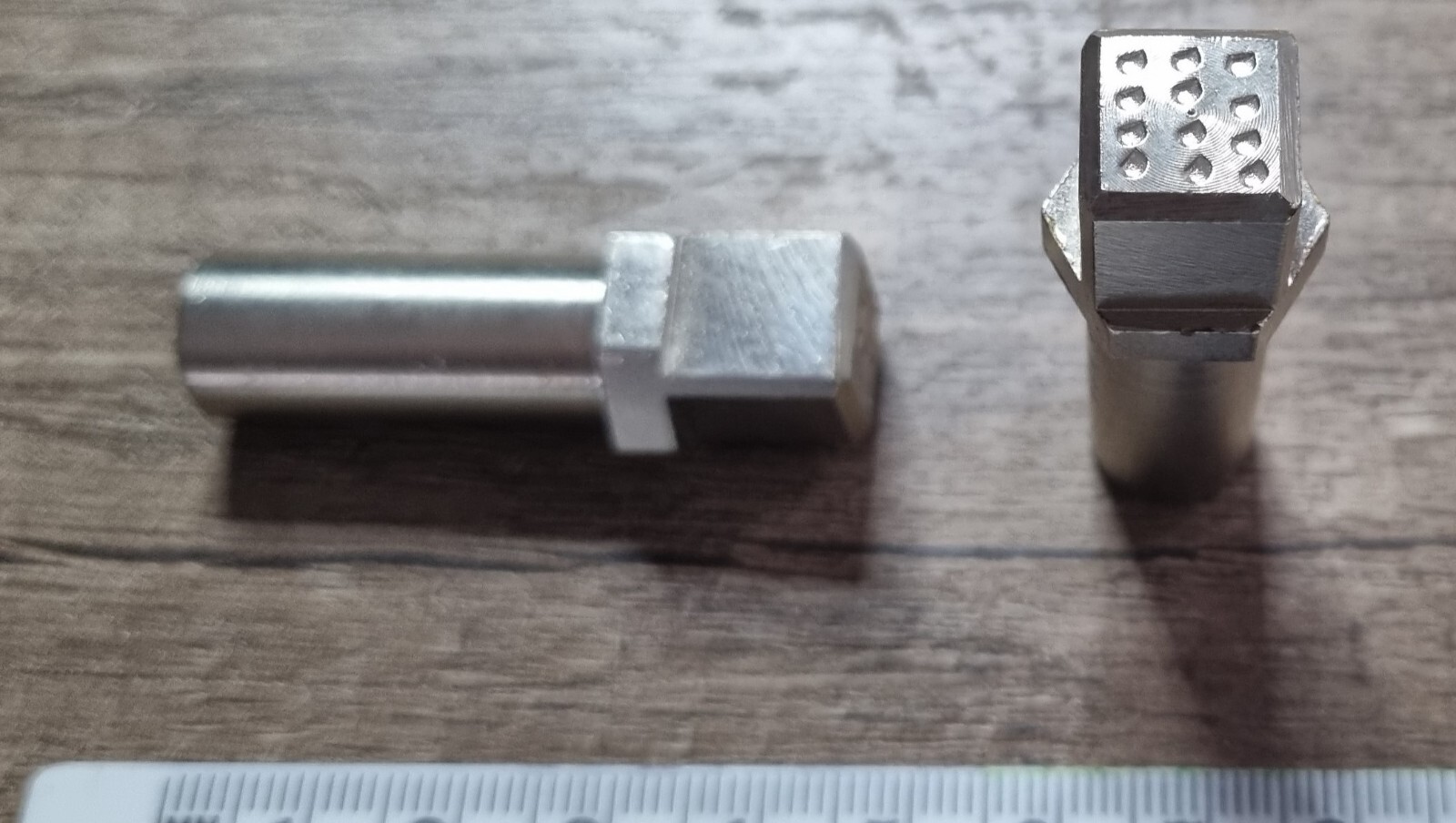 Dresseur diamant carré M4 URMA pour corriger le profil des meules usées YØ12