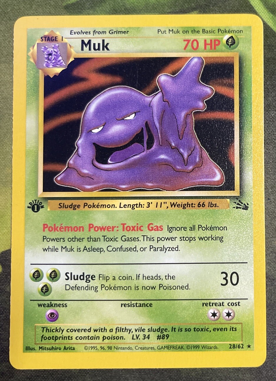 1st Edition Muk Rare 28/62 - Fossil - Near Mint