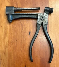 RARE LATE 1800'S US GILL PRIMING TOOL
