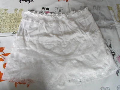 Mini Short court Blanc Dentelle Molly Bracken M 38/40 taille elastique - Photo 1/3