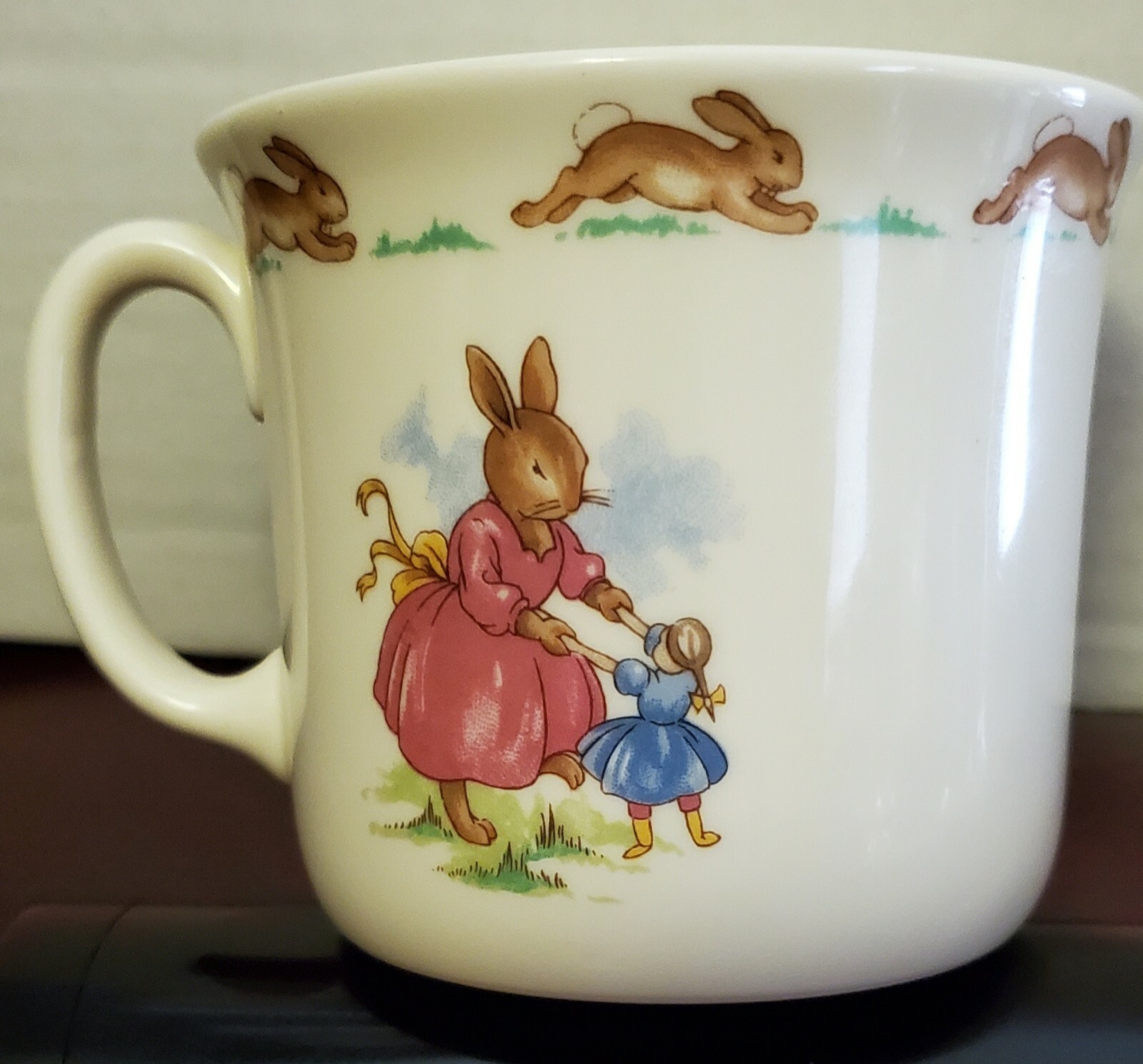 Vintage Royal Doulton England Bunnykins Mug Cup Mothers with Babies and