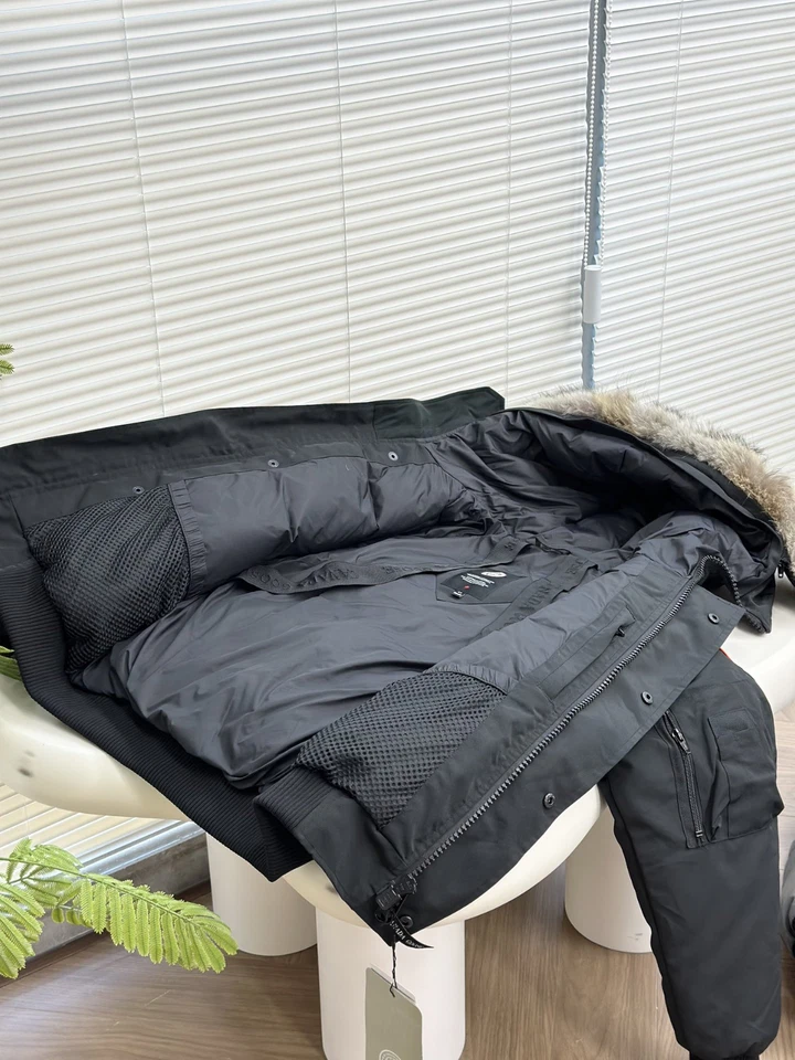 Canada Goose Chilliwack Bomber Jacket 01 Black Men's Casual Jacket - Free shippi - Image 2 of 4