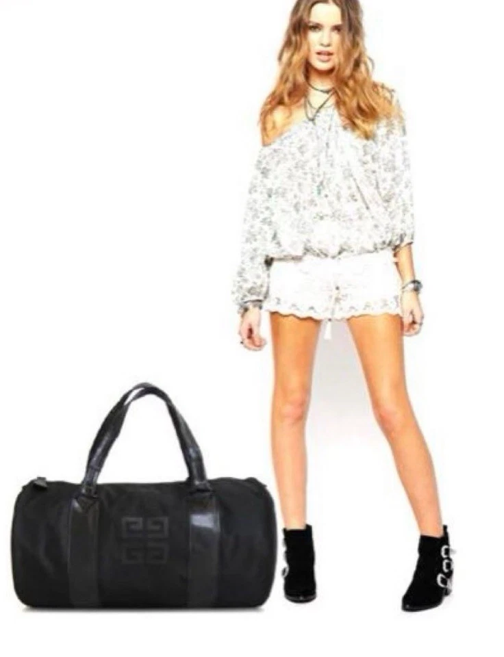 Bolso Boston Givenchy Gran Capacidad Ligero Color: Negro Foto 3 de 4