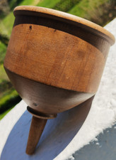 Ancien entonnoir en bois.