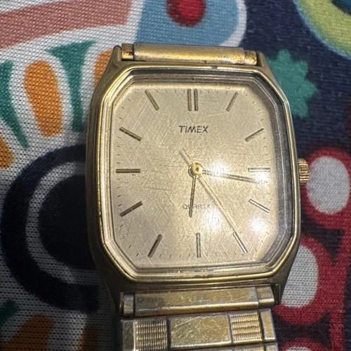 Vintage Timex LA Cell Quartz Watch gold tone with new battery