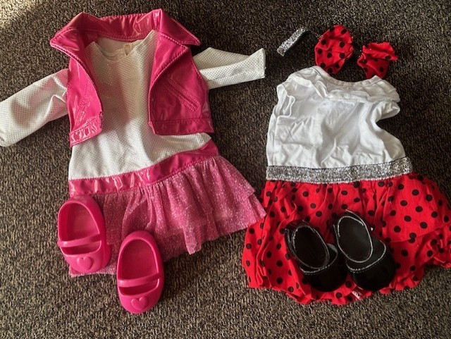 2 Outfits      (76)