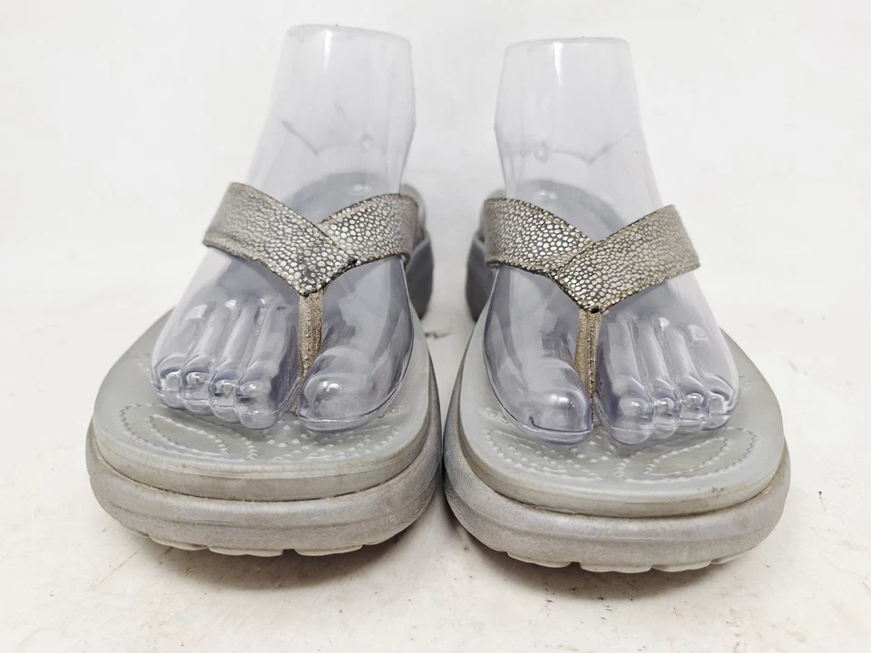 Crocs Womens Capri Wedge Dual Comfort Flip Flops Silver Thong Sandals Sz 9 - Image 4 of 4