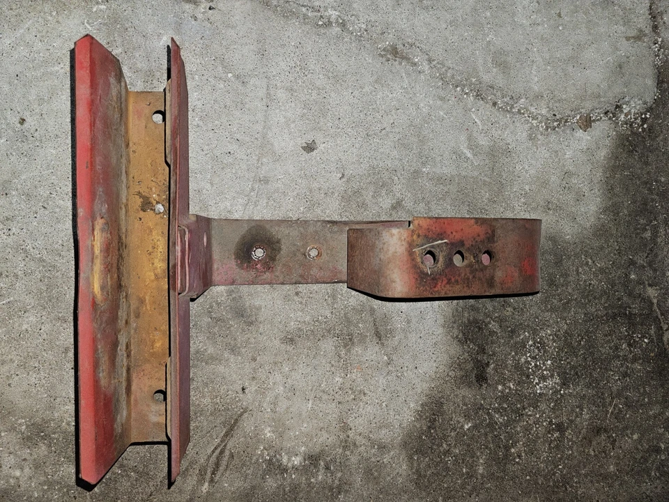 Asiento de cortacésped de motor trasero Snapper resorte tanque de combustible montaje cometa Foto 2 de 2