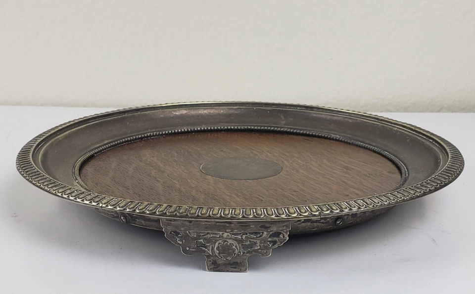 Placa circular antigua rara de roble inglés y plata con pies fundidos Foto 2 de 4
