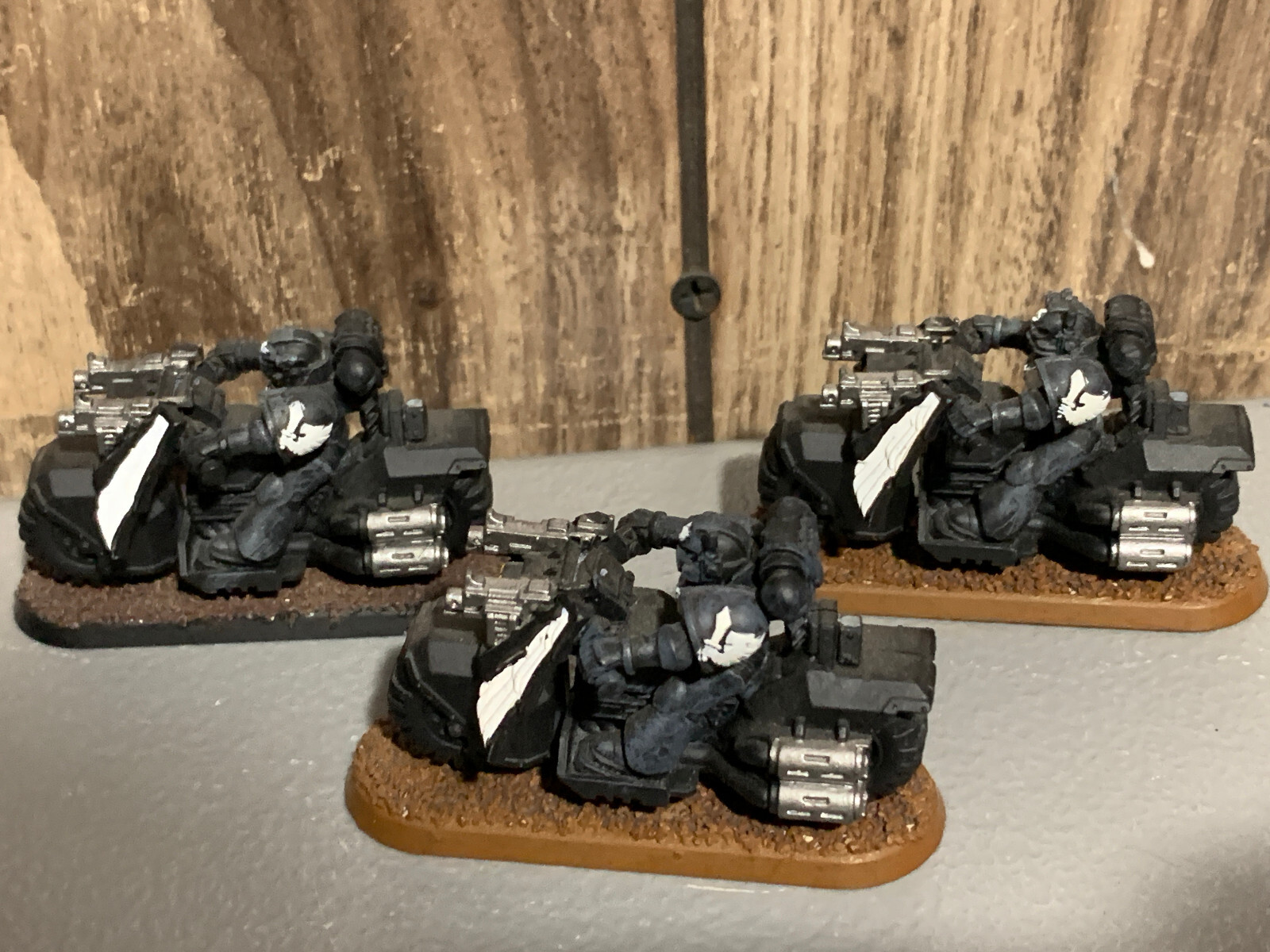 A8069 WARHAMMER 40K SPACE MARINES DARK ANGELS BIKE SQUAD RAVENWING PAINTED BASED