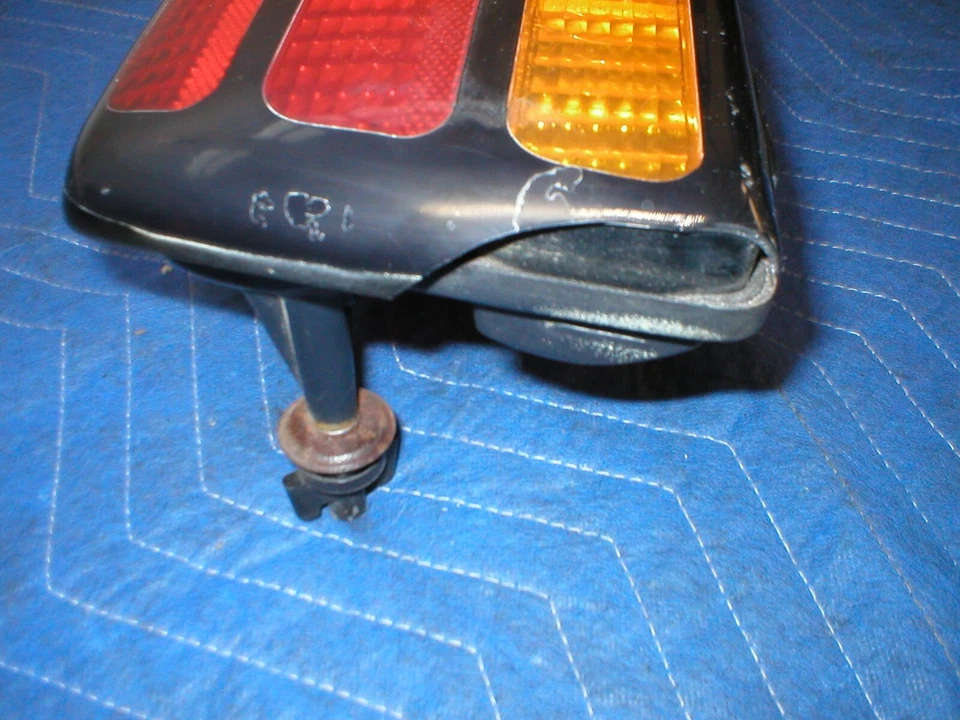 Luz trasera Firebird Formula GTA 1982-92 TRANSMISIÓN AM CONDUCTOR IZQUIERDO LH GM Foto 2 de 4