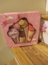 Sweet Shop Red Velvet Bath Set