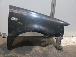 VW Polo 6N Kotflügel rechts / Schwarz