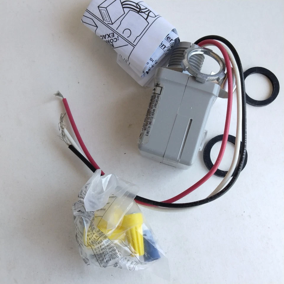 Mount Photo Control Intermatic K4121c Unused In Box - Image 2 of 3