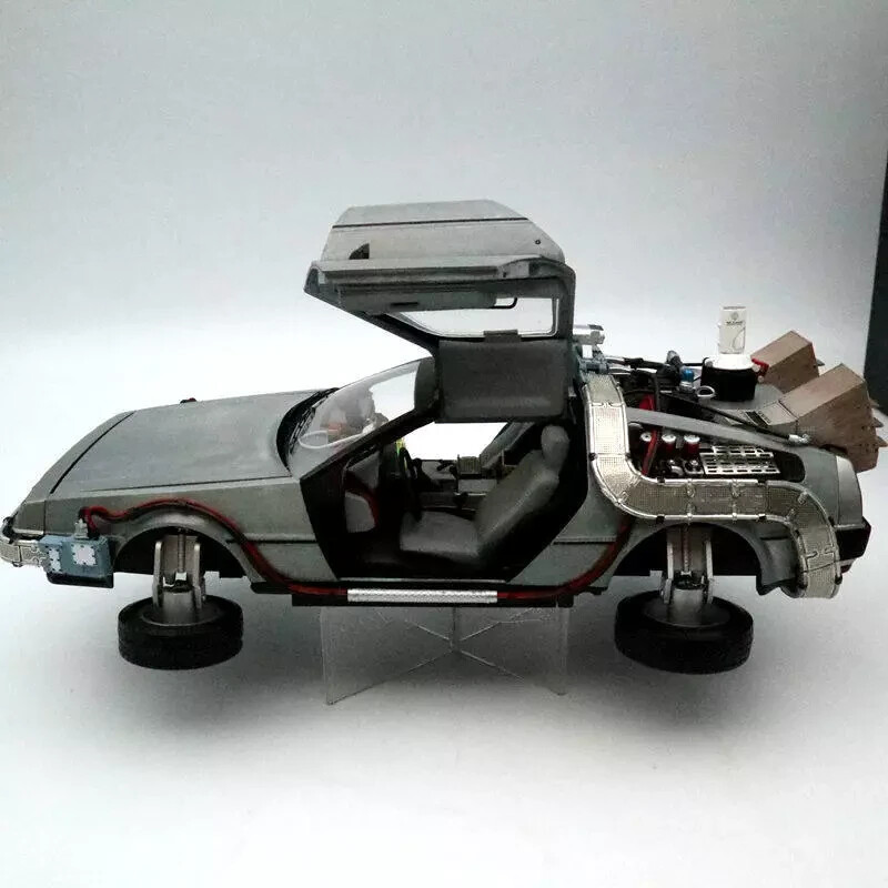 HotWheels 1:18 Super Elite Back To The Future Time Machine