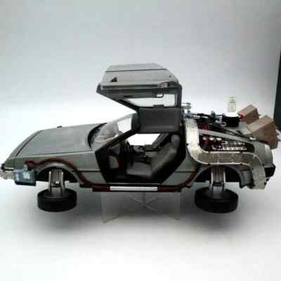 HotWheels 1:18 Super Elite Back To The Future Time Machine