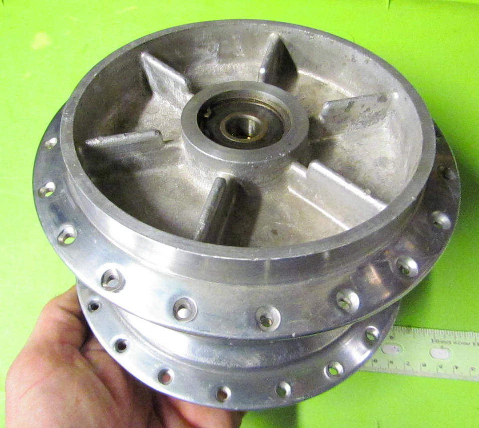 Buje de rueda trasero Rickman NOS 125 MX o SD 40 orificio de radios p/n R015 05 209 R01505209  Foto 4 de 4