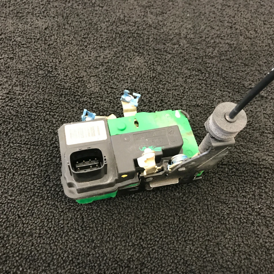 Привод левого замка передней двери 01–09 Volvo S60 V70 XC70 30784976 - Изображение 2 из 3