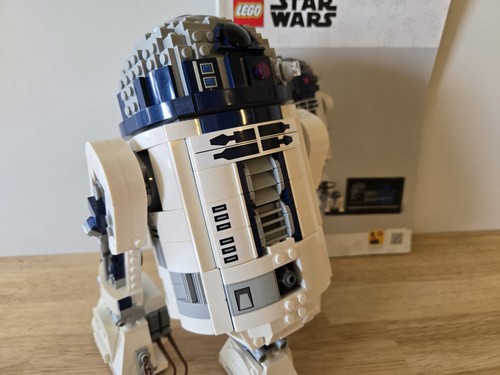 LEGO Star Wars (75379): R2-D2. Looks complete. See Description. - Picture 7 of 13