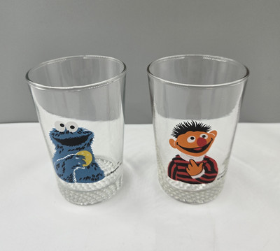2 Gläser Sesamstraße Muppets 70er / 80er Sammelgläser Ernie Krümelmonster Glas