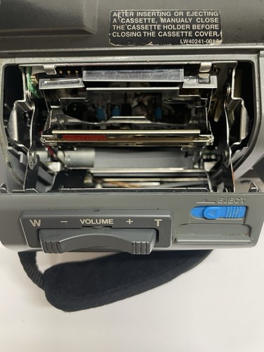 VINTAGE JVC GY-DV300 DV camcorder 2 batteries & charger. It Turns On - Picture 8 of 17