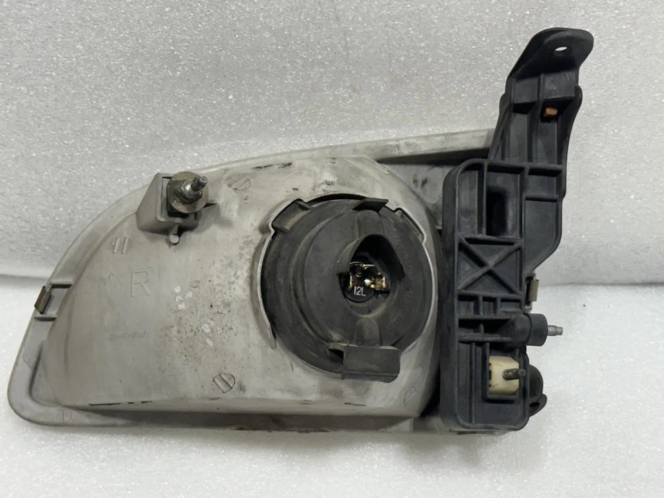 1998 TOYOTA SIENNA RIGHT PASSENGER SIDE HEADLIGHT HEADLAMP - Image 3 of 4