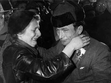 Friedland transit camp Auguste Merten greets her brother Fritz- 1955 Old Photo