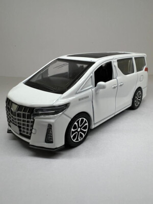 METAL Car Toy,Scale 1 / 32 ,Alphard MPV, Diecast Steel Car Model Pull Back