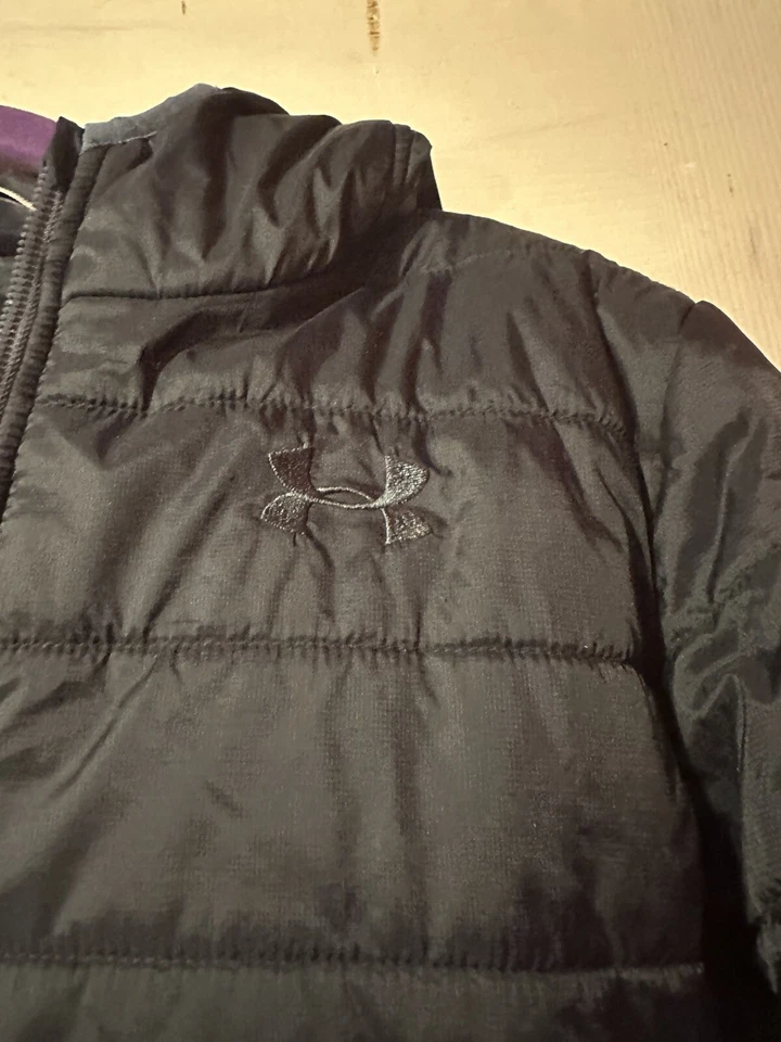 Chaqueta acolchada Under Armor Cold Gear juvenil grande de invierno en excelente estado Foto 2 de 4