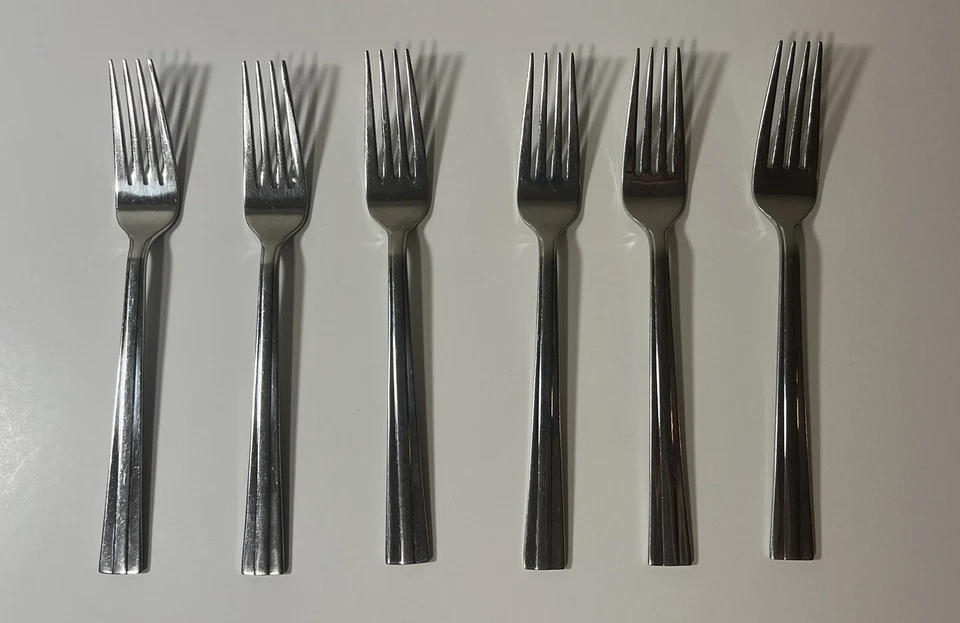 32 Cuisinart Stainless Flatware Set - Image 4 of 4