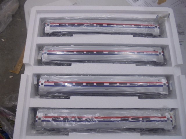 MTH 20-6555 AMTRAK 3-STRIPE AMFLEET PASSENGER  4 car set new