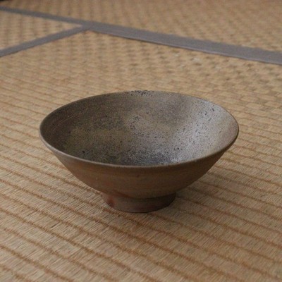 Japanische Vintage Bizen Ware Matcha Teeschale signiert Hira-chawan Moderne Ära